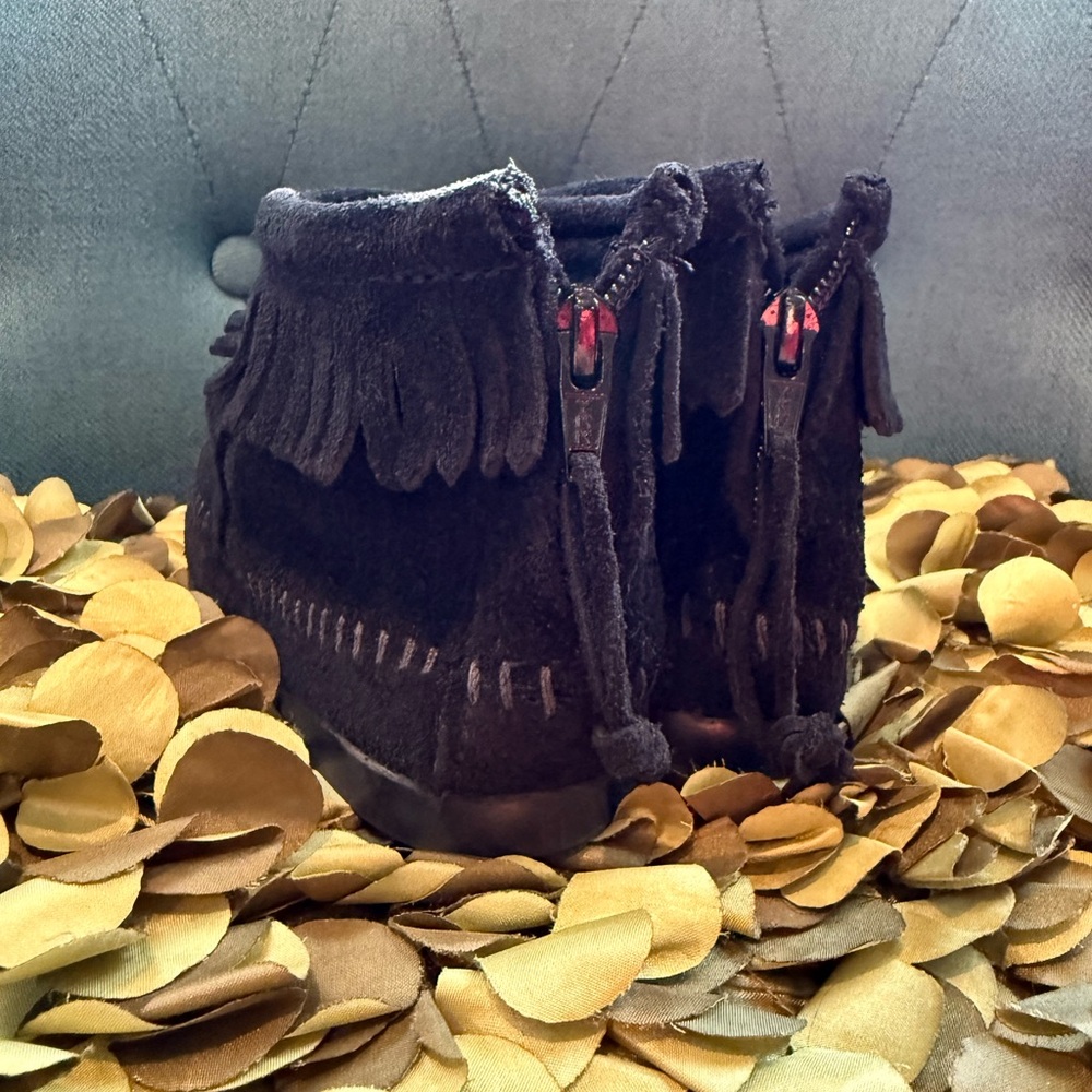 Minnetonka Kids Black Fringe Moccasins - Picture 4 of 5